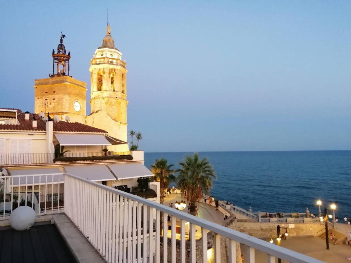Atico Con Fantasticas Vistas Al Mar Y La Iglesia Leilighet Sitges Eksteriør bilde