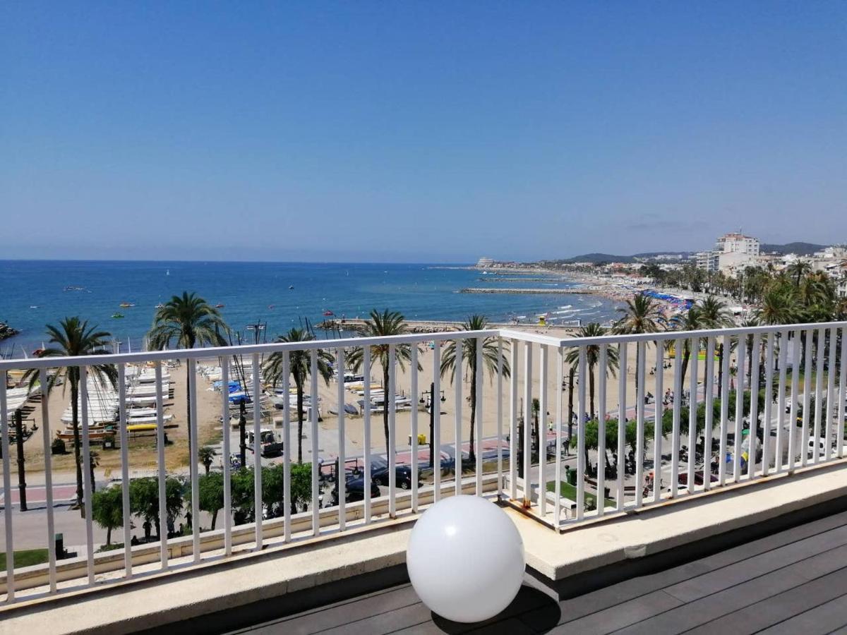 Atico Con Fantasticas Vistas Al Mar Y La Iglesia Leilighet Sitges Eksteriør bilde