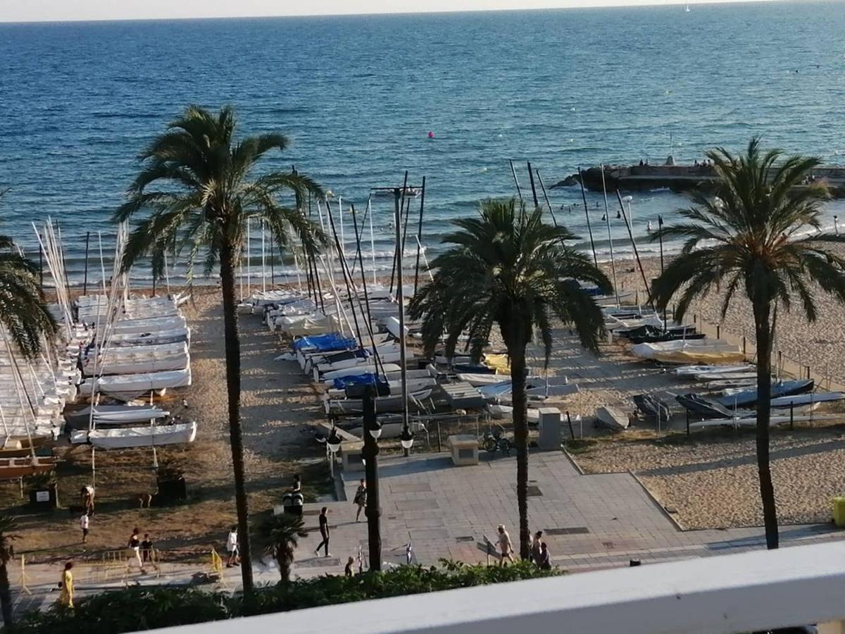 Atico Con Fantasticas Vistas Al Mar Y La Iglesia Leilighet Sitges Eksteriør bilde