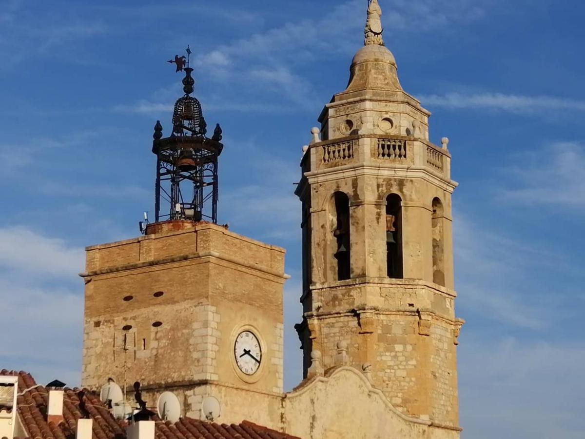 Atico Con Fantasticas Vistas Al Mar Y La Iglesia Leilighet Sitges Eksteriør bilde