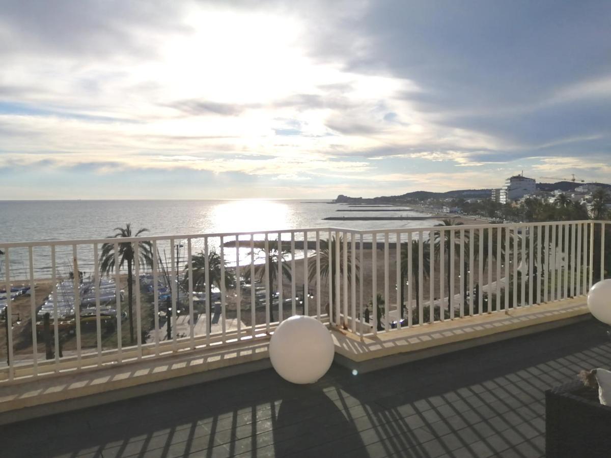 Atico Con Fantasticas Vistas Al Mar Y La Iglesia Leilighet Sitges Eksteriør bilde