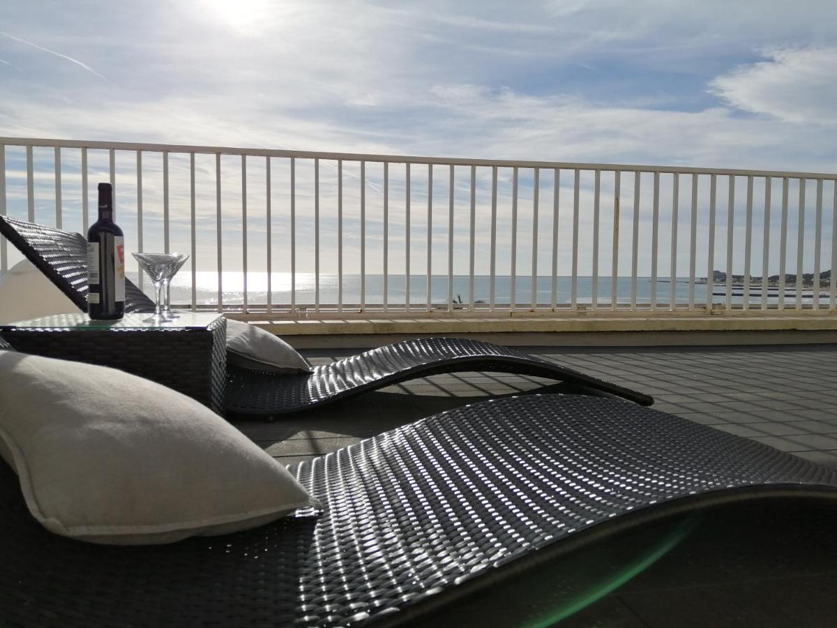 Atico Con Fantasticas Vistas Al Mar Y La Iglesia Leilighet Sitges Eksteriør bilde