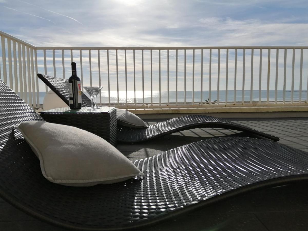 Atico Con Fantasticas Vistas Al Mar Y La Iglesia Leilighet Sitges Eksteriør bilde