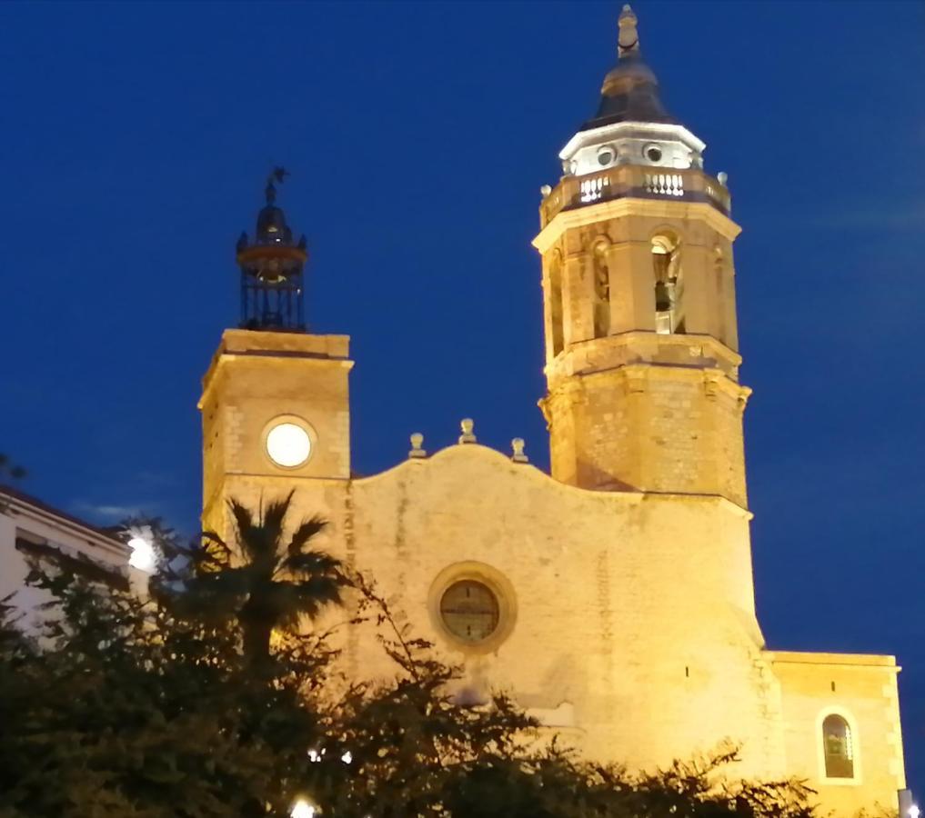 Atico Con Fantasticas Vistas Al Mar Y La Iglesia Leilighet Sitges Eksteriør bilde