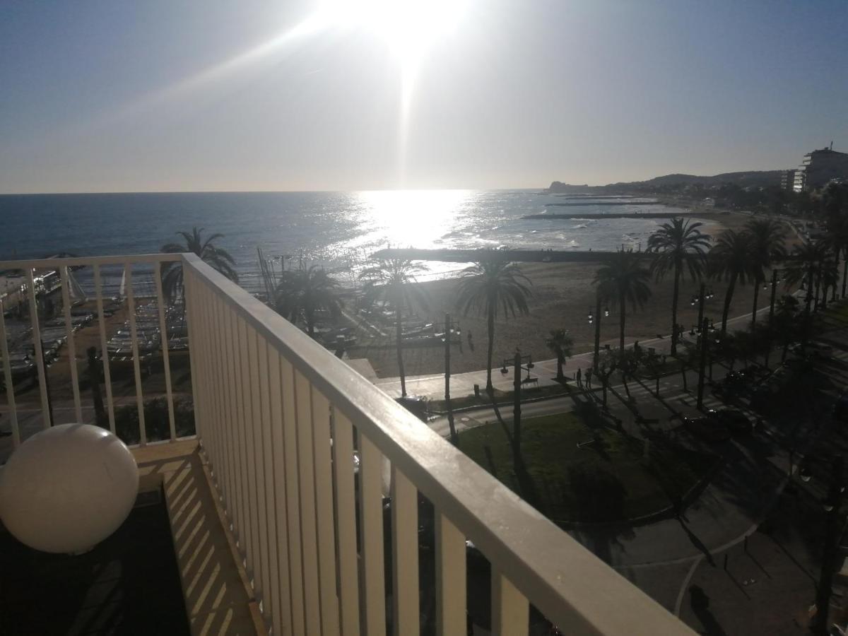 Atico Con Fantasticas Vistas Al Mar Y La Iglesia Leilighet Sitges Eksteriør bilde