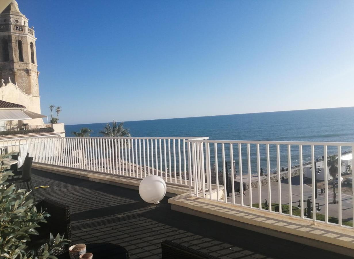 Atico Con Fantasticas Vistas Al Mar Y La Iglesia Leilighet Sitges Eksteriør bilde