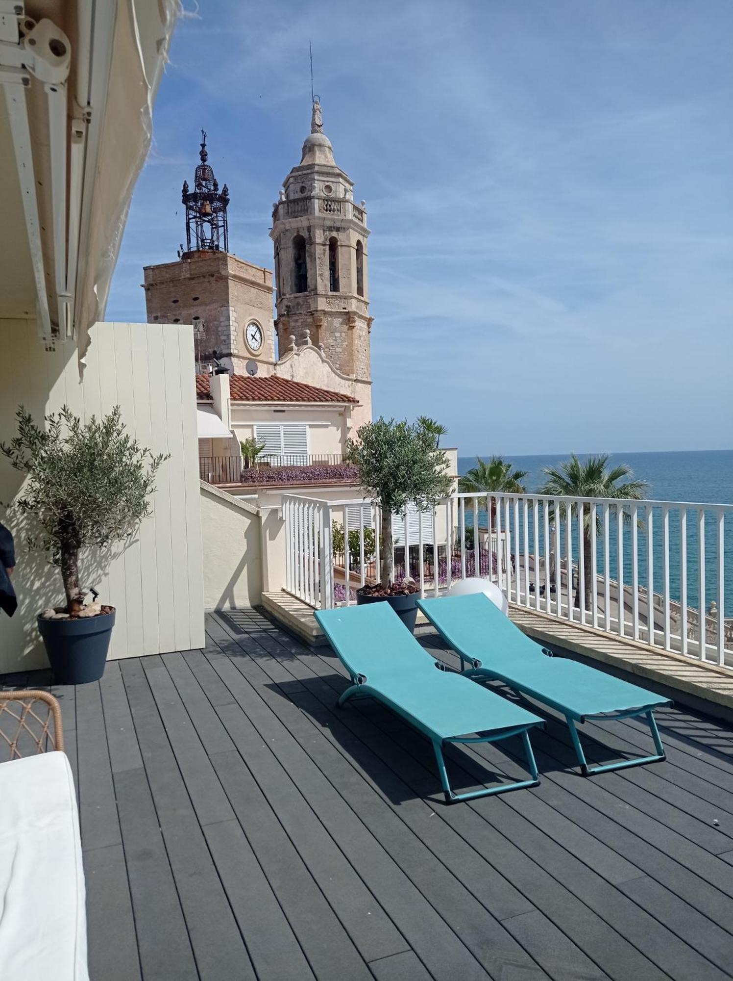Atico Con Fantasticas Vistas Al Mar Y La Iglesia Leilighet Sitges Eksteriør bilde