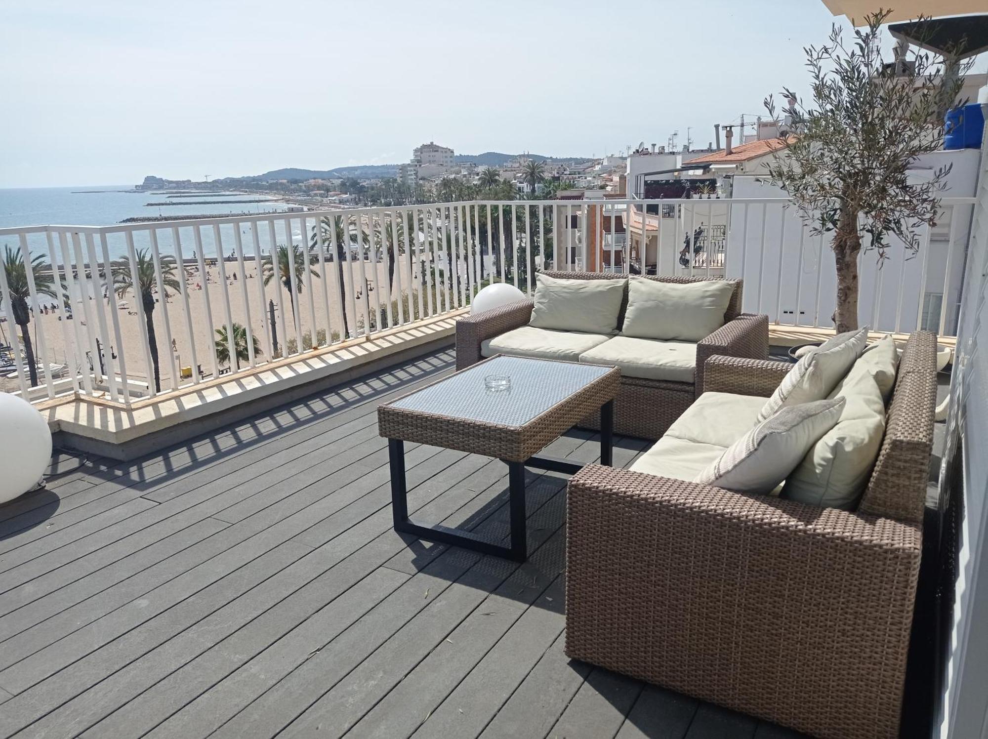 Atico Con Fantasticas Vistas Al Mar Y La Iglesia Leilighet Sitges Eksteriør bilde