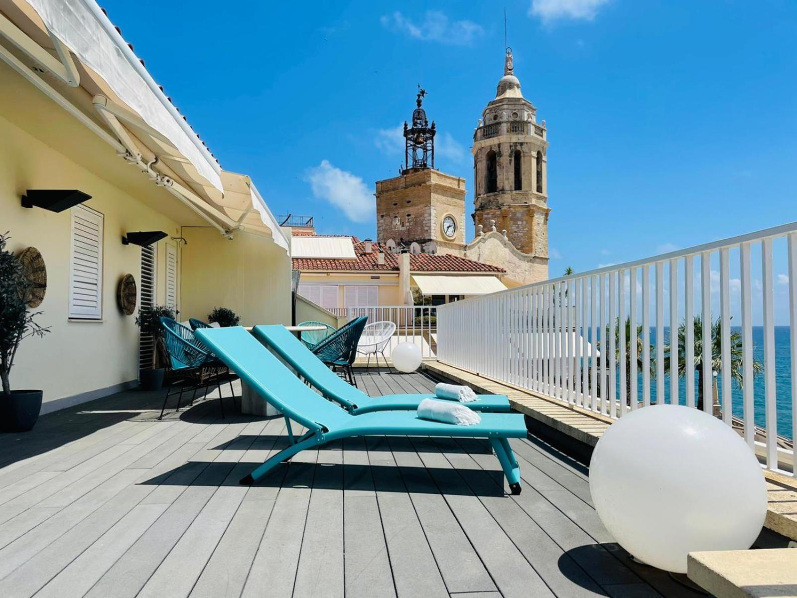 Atico Con Fantasticas Vistas Al Mar Y La Iglesia Leilighet Sitges Rom bilde